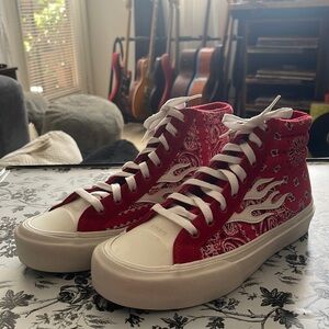 *Like New* Straye Skateboarding Shoes.